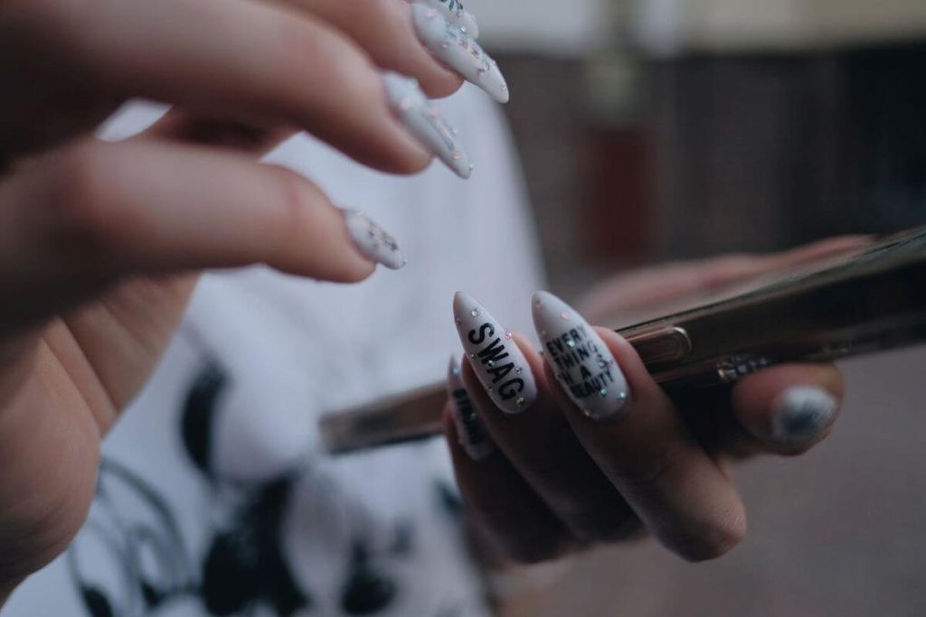 ongle stiletto